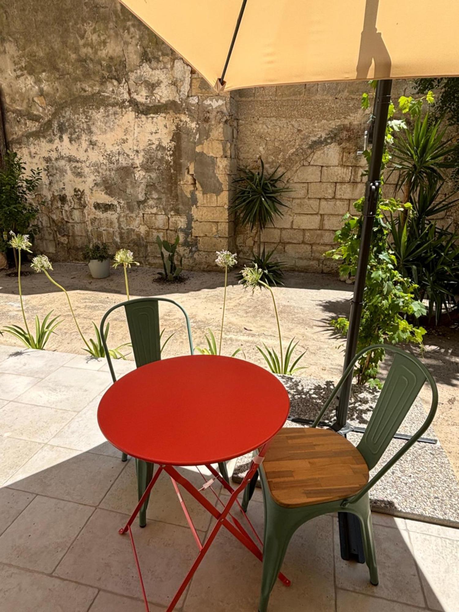 Aletheia Apartment Brindisi Bagian luar foto
